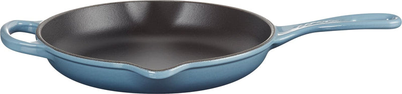 Se Le Creuset Skillet 23 Chambray Signa Str 23cm - Støbejernspander ❤ Stort online udvalg i Le Creuset ❤ Meget billig fragt og hurtig levering: 1 - 2 hverdage - Varenummer: MGS-S12998936 og barcode / Ean: 024147323280 på lager - Udsalg på Bolig - Køkkenudstyr - Gryder & pander - Støbejernspander Spar op til 61% - Over 1324 kendte brands på udsalg