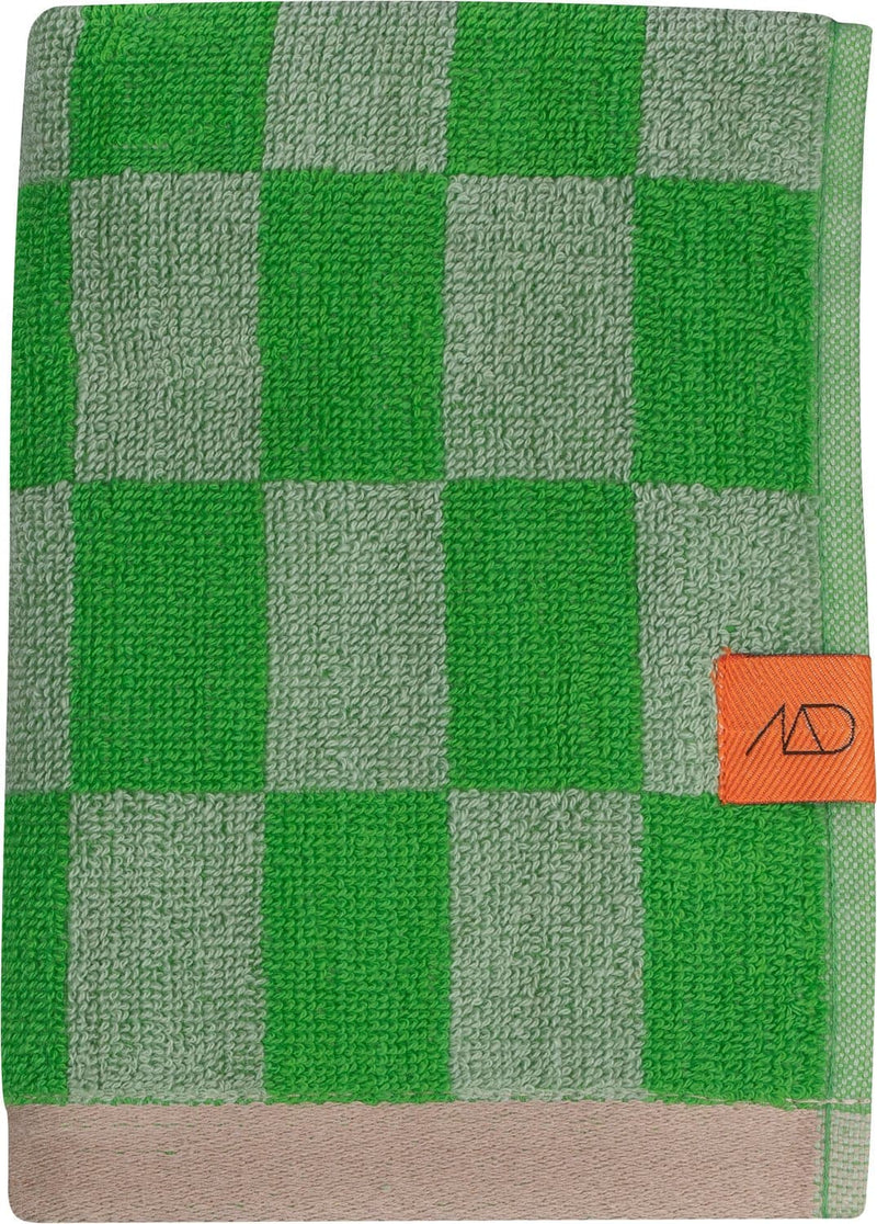 Se Mette Ditmer Retro Bath Towel Str W70 x L133 cm - Håndklæder Bomuld ❤ Stort online udvalg i Mette Ditmer ❤ Meget billig fragt og hurtig levering: 1 - 2 hverdage - Varenummer: MGS-S13104521 og barcode / Ean: 5706241952881 på lager - Udsalg på Bolig - Tekstiler & puder - Håndklæder Spar op til 63% - Over 1334 design brands på udsalg