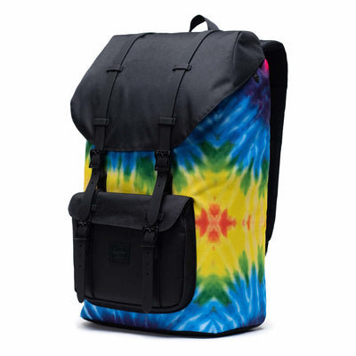 Se Herschel Little America Rygsæk Rainbow Tie Dye 25L 25L ✔ Kæmpe udvalg i  Herschel ✔ Hurtig levering: 1 - 2 Hverdage samt billig fragt - Varenummer: JUCO-10014-03561 og barcode / Ean: '828432372201 på lager - Udsalg på Rygsæk Spar op til 58% - Over 1300 kendte brands på udsalg