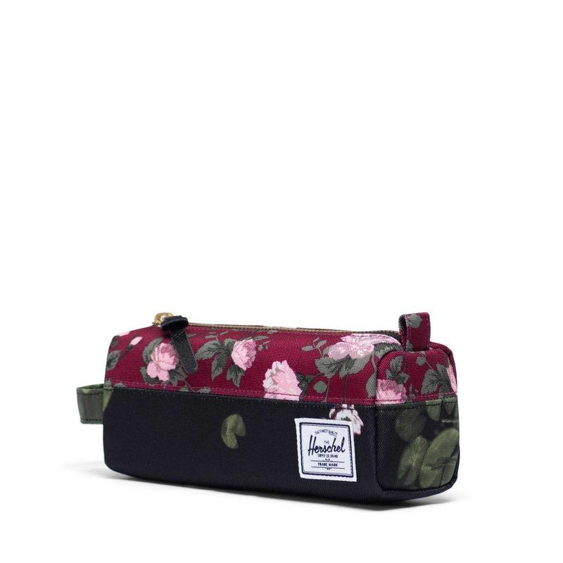 Se Herschel Penalhus Fine China Floral One size ✔ Kæmpe udvalg i  Herschel ✔ Hurtig levering: 1 - 2 Hverdage samt billig fragt - Varenummer: JUCO-10071-04083 og barcode / Ean: &