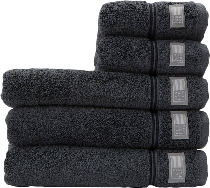 Se Lexington Lexington Hotel Towel Gray/dk Gray Str 100x150 cm - Håndklæder ❤ Stort online udvalg i Lexington ❤ Meget billig fragt og hurtig levering: 1 - 2 hverdage - Varenummer: MGS-S00413983 og barcode / Ean: 7321301434299 på lager - Udsalg på Bolig - Tekstiler & puder - Håndklæder Spar op til 65% - Over 1354 kendte brands på udsalg