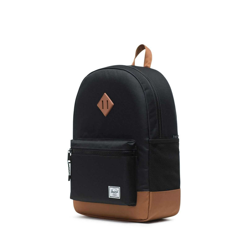 Se Herschel Heritage Rygsæk Youth Black/Saddle Brown 20L 20L ✔ Kæmpe udvalg i  Herschel ✔ Hurtig levering: 1 - 2 Hverdage samt billig fragt - Varenummer: JUCO-10560-02462 og barcode / Ean: &