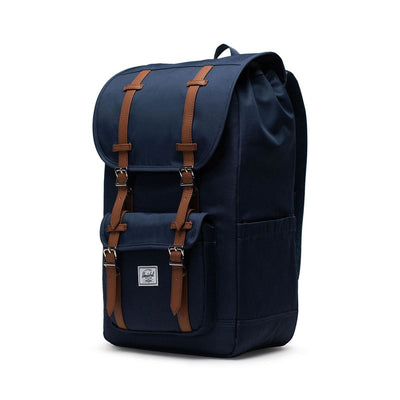 Se Herschel Little America Rygsæk 30L Navy 30L ✔ Kæmpe udvalg i  Herschel ✔ Hurtig levering: 1 - 2 Hverdage samt billig fragt - Varenummer: JUCO-11390-00007 og barcode / Ean: '828432593422 på lager - Udsalg på Tasker Spar op til 53% - Over  785 kendte brands på udsalg