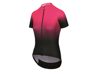 Se Assos UMA GT Summer SS Jersey c2 Shifter - Cykeltrøje - Dame - Foxyriser Pink - Str. L ✔ Kæmpe udvalg i  Assos ✔ Hurtig levering: 1 - 2 Hverdage samt billig fragt - Varenummer: CKP-2220000194525 og barcode / Ean: '2220000194525 på lager - Udsalg på Cykeltrøjer Spar op til 65% - Over 1122 kendte brands på udsalg