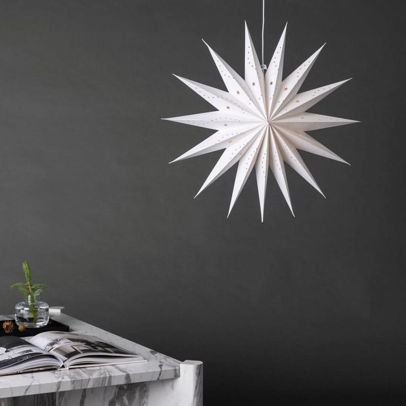 Se tilbud på Starry loftlampe i hvidt, 60 cm. Billigt udsalg på 3-nordic. Hurtig levering, 1-2 hverdage. Varenummer: 3NDC-8317-7082. Spar op til 63%.