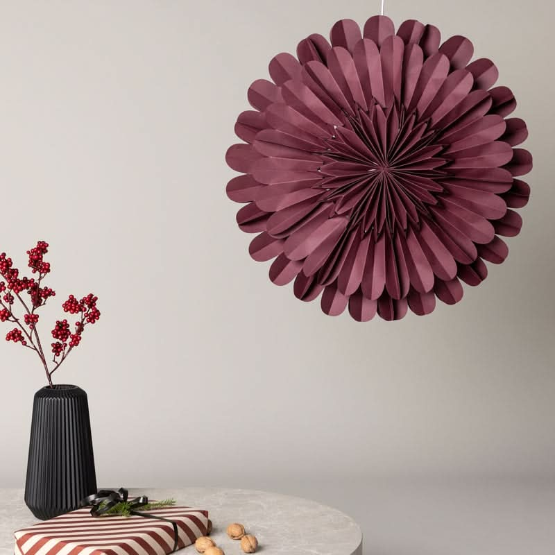 Se tilbud på Juvela loftlampe i mørkerød foldet papir, diameter 60 cm. Billigt udsalg! Hurtig levering: 1-2 hverdage. Varenummer: 3NDC-8318. Spar op til 65%.