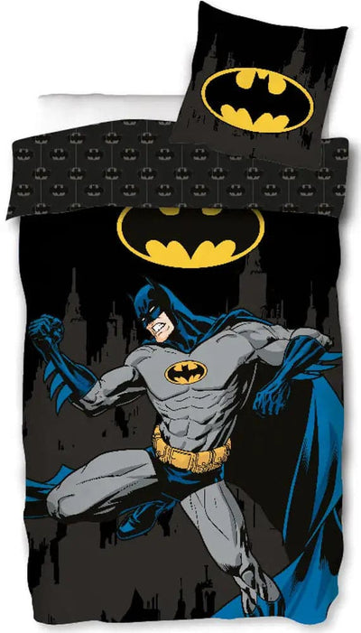 Se Batman sengetøj - 150x210 cm - Power - Vendbart sengesæt med Batman - Sengelinned i 100% bomuld ❤ Kæmpe udvalg i Licens ❤ Hurtig levering: 1 - 2 Hverdage samt billig fragt - Varenummer: THX-1432-3 og barcode / Ean: '5714803738576 på lager - Udsalg på Sengetøj - Enkelt sengetøj - Enkelt sengetøj 150x210 cm (Svensk mål) Spar op til 63% - Over 1334 design mærker på udsalg