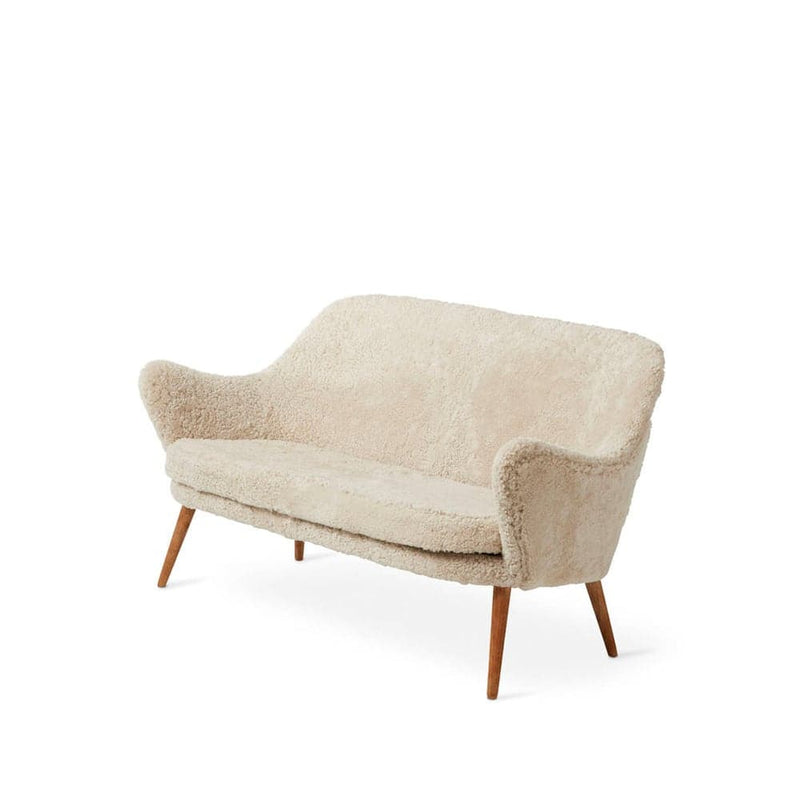 Se Warm Nordic Dwell sofa 2-pers. fåreskind moonlight, ben i røget eg ❤ Kæmpe udvalg i Warm Nordic ❤ Hurtig levering: 1 - 2 Hverdage samt billig fragt - Varenummer: NDN-548150-01 og barcode / Ean: &