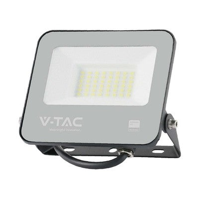 V-Tac 30W LED projektør, 135lm/W - Samsung LED chip, arbejdslampe, 1m ledning, udendørs - Dæmpbar : Ikke dæmpbar, Farve på hus : Sort, Kulør : Kold