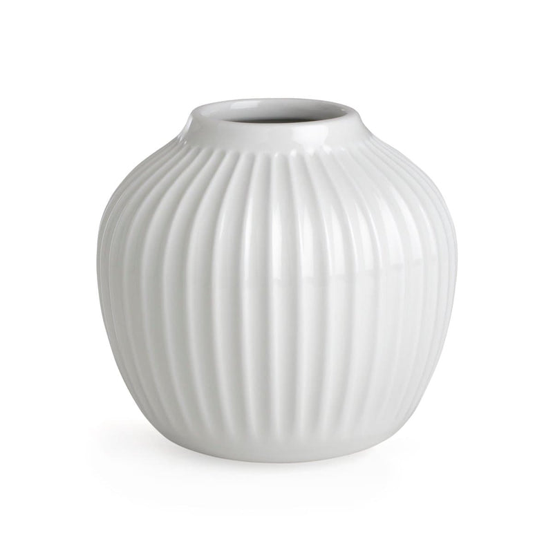 Se Kähler Hammershøi vase lille hvid ✔ Kæmpe udvalg i Kähler ✔ Hurtig levering: 1 - 2 Hverdage samt billig fragt - Varenummer: NDN-25139-01 og barcode / Ean: &