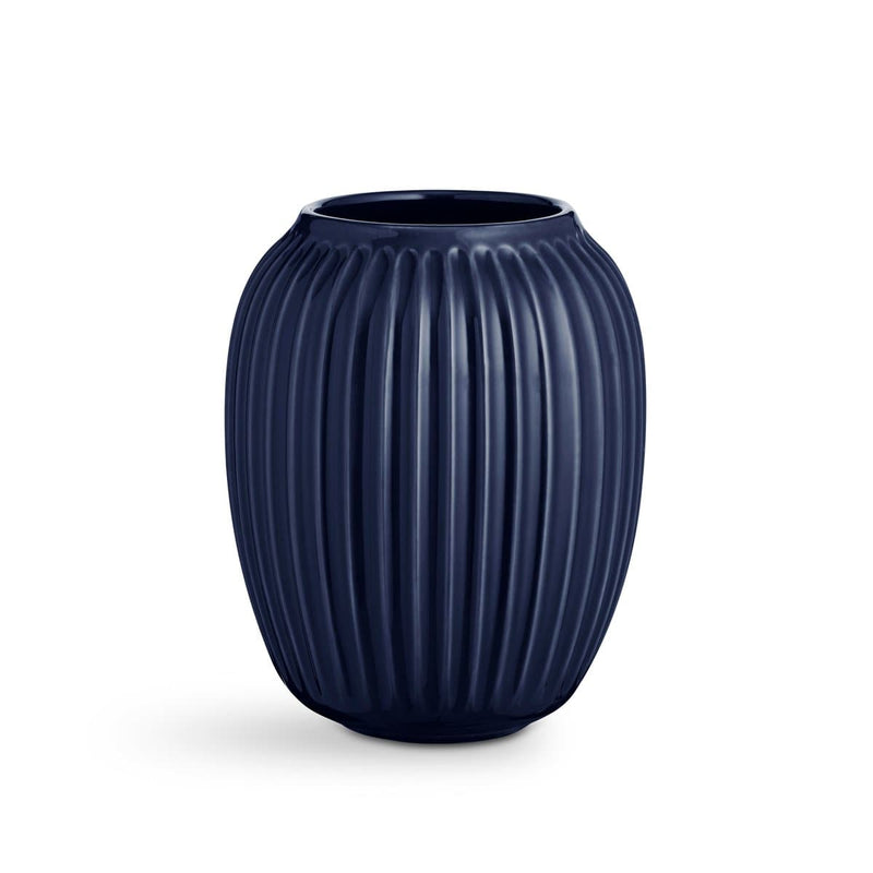 Se Kähler Hammershøi vase mellem indigo ✔ Kæmpe udvalg i Kähler ✔ Hurtig levering: 1 - 2 Hverdage samt billig fragt - Varenummer: NDN-25140-08 og barcode / Ean: &