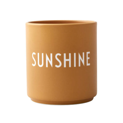 Se Design Letters Design Letters favoritkop 25 cl Sunshine (Gul) ✔ Kæmpe udvalg i Design Letters ✔ Hurtig levering: 1 - 2 Hverdage samt billig fragt - Varenummer: NDN-33567-14 og barcode / Ean: '5710498175948 på lager - Udsalg på Home & Garden - Kitchen & Dining - Tableware - Drinkware - Coffee & Tea Cups Spar op til 54% - Over 1354 kendte mærker på udsalg
