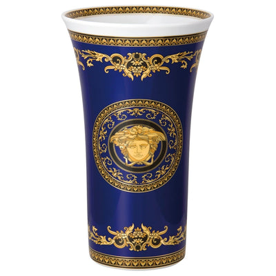 Se Versace Versace Medusa Blue vase Stor ✔ Kæmpe udvalg i Versace ✔ Hurtig levering: 1 - 2 Hverdage samt billig fragt - Varenummer: NDN-35380-03 og barcode / Ean: '4012437301014 på lager - Udsalg på Home & Garden - Decor - Vases Spar op til 58% - Over 1312 kendte brands på udsalg