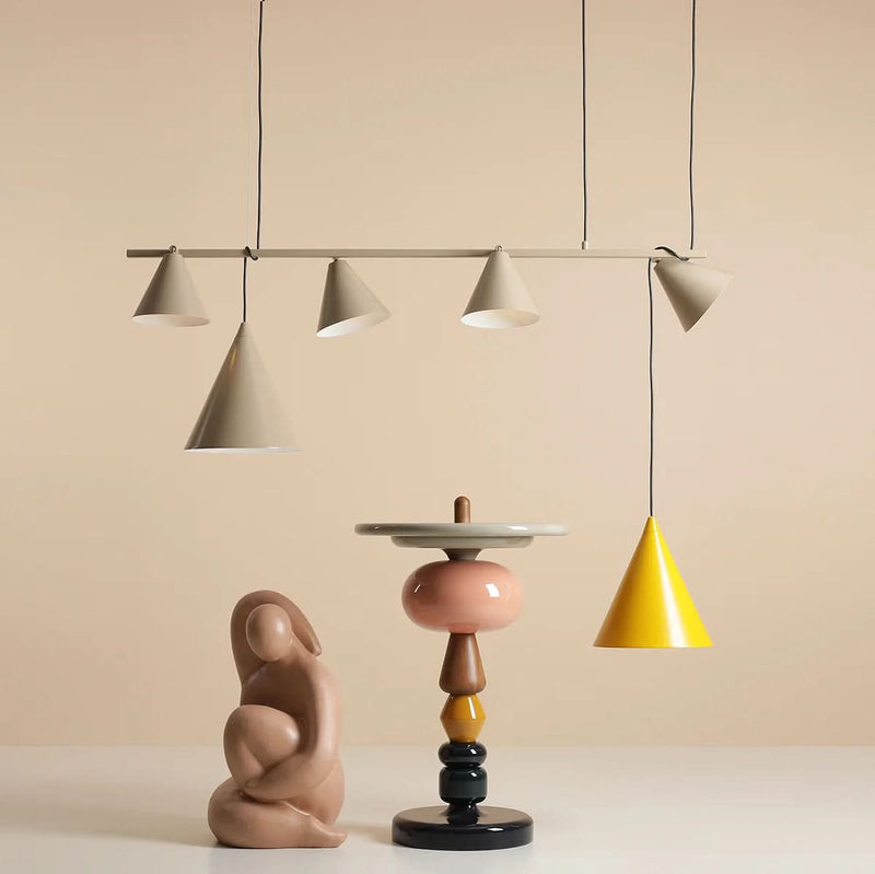 Se Frigg loftlampe i beige metal på tilbud! Billig fragt & hurtig levering (1-2 dage). Spar op til 52% på udsalg. Over 1354 brands!