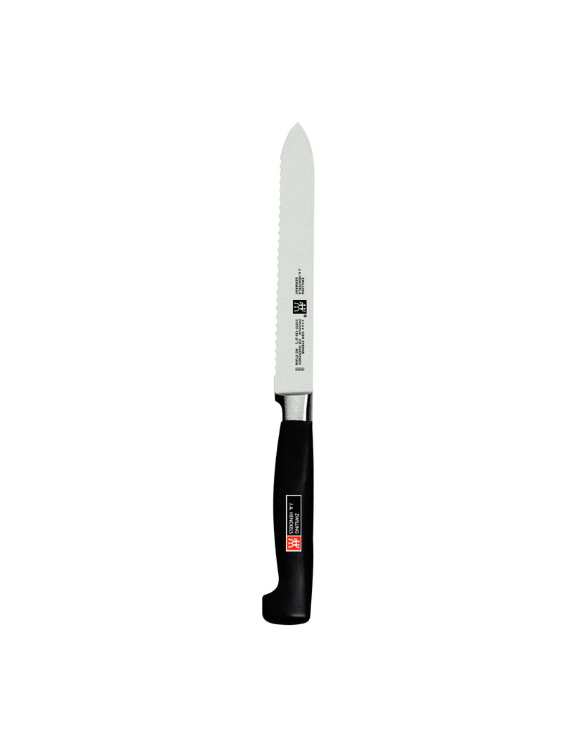 Se Zwilling Four Star Tomatkniv 13 cm Str 13 cm - Urteknive ❤ Stort online udvalg i Zwilling ❤ Meget billig fragt og hurtig levering: 1 - 2 hverdage - Varenummer: MGS-S00656903 og barcode / Ean: 4009839037009 på lager - Udsalg på Bolig - Køkkenudstyr - Køkkenknive & sakse - Urteknive Spar op til 64% - Over 1160 kendte mærker på udsalg