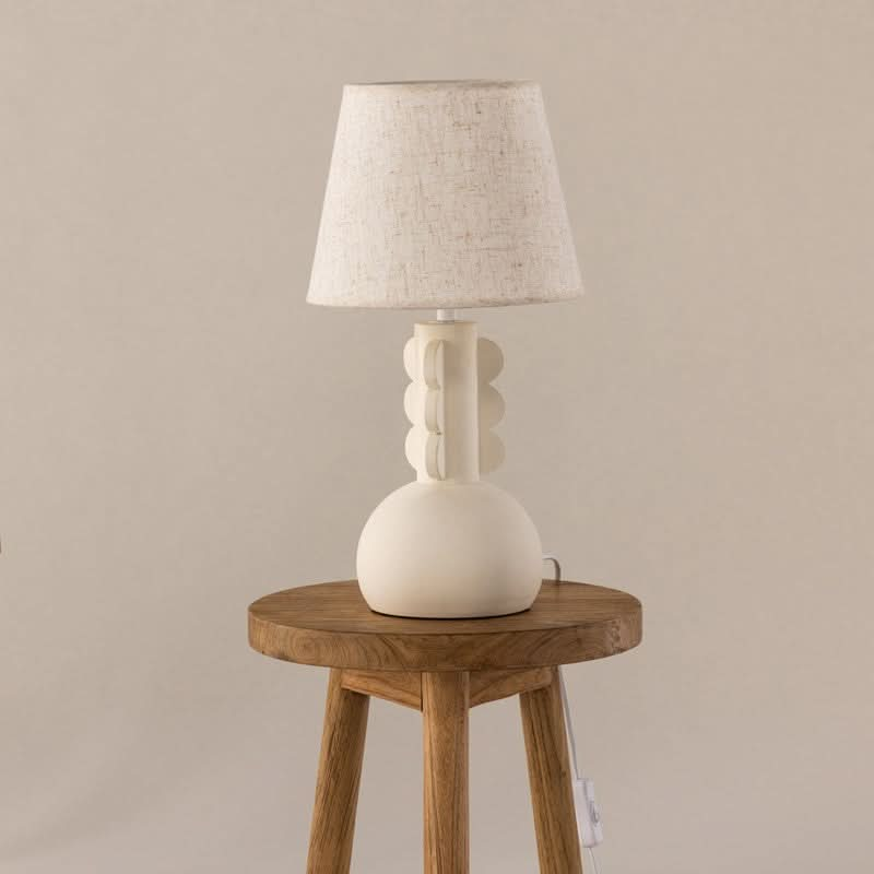 Se billigt tilbud på Ping bordlampe i beige beton! Spar op til 58% på udsalg. Hurtig levering, 1-2 hverdage. Køb online nu!