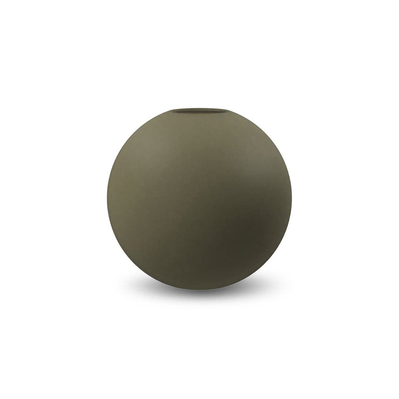 Se Cooee Design Ball vase olive 8 cm ❤ Kæmpe udvalg i Cooee Design ❤ Hurtig levering: 1 - 2 Hverdage samt billig fragt - Varenummer: NDN-501757-01 og barcode / Ean: &