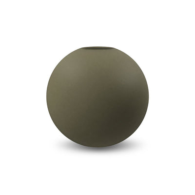 Se Cooee Design Ball vase olive 10 cm ❤ Kæmpe udvalg i Cooee Design ❤ Hurtig levering: 1 - 2 Hverdage samt billig fragt - Varenummer: NDN-501761-01 og barcode / Ean: '7350057807774 på lager - Udsalg på Home & Garden - Decor - Vases Spar op til 63% - Over 1312 kendte brands på udsalg