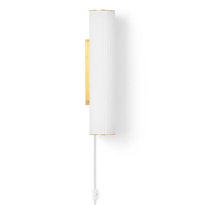 Se ferm LIVING Vuelta væglampe 40 cm Hvid/Messing ❤ Kæmpe udvalg i ferm LIVING ❤ Hurtig levering: 1 - 2 Hverdage samt billig fragt - Varenummer: NDN-502851-01 og barcode / Ean: '5704723267423 på lager - Udsalg på Home & Garden - Lighting - Lighting Fixtures - Wall Light Fixtures Spar op til 65% - Over 1150 kendte brands på udsalg