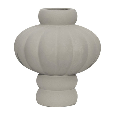 Se Louise Roe Balloon vase 20 cm Sanded Grey ❤ Kæmpe udvalg i Louise Roe ❤ Hurtig levering: 1 - 2 Hverdage samt billig fragt - Varenummer: NDN-504839-01 og barcode / Ean: '5712117016809 på lager - Udsalg på Home & Garden - Decor - Vases Spar op til 53% - Over 1334 design mærker på udsalg