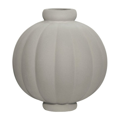 Se Louise Roe Balloon vase 25 cm Sanded Grey ❤ Kæmpe udvalg i Louise Roe ❤ Hurtig levering: 1 - 2 Hverdage samt billig fragt - Varenummer: NDN-504840-01 og barcode / Ean: '5712117016793 på lager - Udsalg på Home & Garden - Decor - Vases Spar op til 52% - Over 1334 design mærker på udsalg