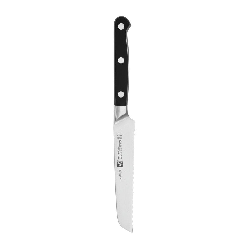 Se Zwilling Zwilling Pro universalkniv 13 cm ✔ Kæmpe udvalg i Zwilling ✔ Hurtig levering: 1 - 2 Hverdage samt billig fragt - Varenummer: KTT-509082-01 og barcode / Ean: &