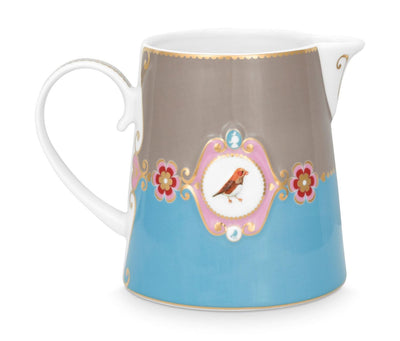 Se tilbud på Pip Studio Love Birds Medallion kande (khaki/blå, 900 ml) til billige priser! Udsalg på porcelæn. Hurtig levering (1-2 hverdage) og billig fragt. Varenummer: CADEC-51.007.006. Spar op til 61%.