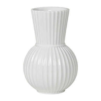 Se Lyngby Porcelæn Lyngby Tura vase hvid 18 cm ❤ Kæmpe udvalg i Lyngby Porcelæn ❤ Hurtig levering: 1 - 2 Hverdage samt billig fragt - Varenummer: NDN-510553-01 og barcode / Ean: '5711507015552 på lager - Udsalg på Home & Garden - Decor - Vases Spar op til 66% - Over 1112 kendte brands på udsalg