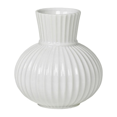 Se Lyngby Porcelæn Lyngby Tura vase hvid 14,5 cm ❤ Kæmpe udvalg i Lyngby Porcelæn ❤ Hurtig levering: 1 - 2 Hverdage samt billig fragt - Varenummer: NDN-510554-01 og barcode / Ean: '5711507015569 på lager - Udsalg på Home & Garden - Decor - Vases Spar op til 65% - Over 1112 kendte brands på udsalg