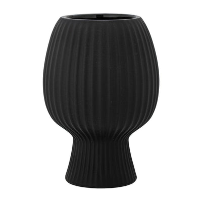 Se Bloomingville Dagny vase 21,5 cm Sort ❤ Kæmpe udvalg i Bloomingville ❤ Hurtig levering: 1 - 2 Hverdage samt billig fragt - Varenummer: NDN-511180-01 og barcode / Ean: '5711173282593 på lager - Udsalg på Home & Garden - Decor - Vases Spar op til 57% - Over 785 kendte brands på udsalg