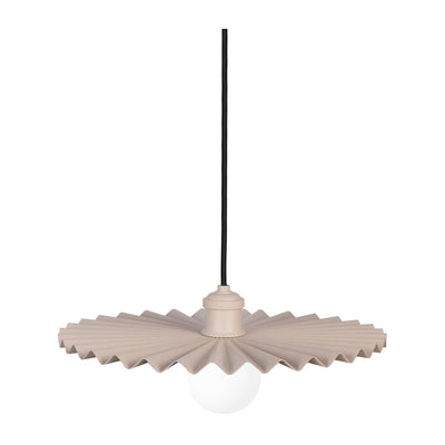 Se Globen Lighting Omega pendel 50 cm Mud ❤ Kæmpe udvalg i Globen Lighting ❤ Hurtig levering: 1 - 2 Hverdage samt billig fragt - Varenummer: NDN-512472-01 og barcode / Ean: '7319432710023 på lager - Udsalg på Home & Garden - Lighting - Lamps Spar op til 66% - Over 1334 design mærker på udsalg