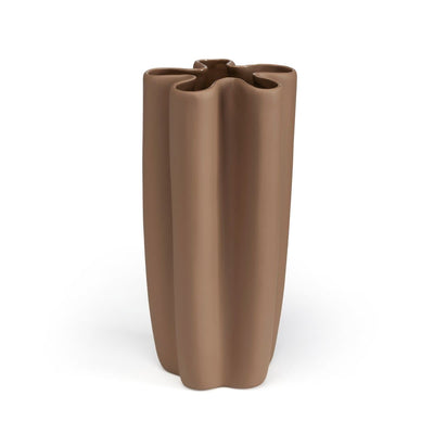 Se Cooee Design Tulipa vase hasselnød 30 cm ❤ Kæmpe udvalg i Cooee Design ❤ Hurtig levering: 1 - 2 Hverdage samt billig fragt - Varenummer: NDN-513636-01 og barcode / Ean: '7350057809013 på lager - Udsalg på Home & Garden - Decor - Vases Spar op til 52% - Over 1334 design brands på udsalg