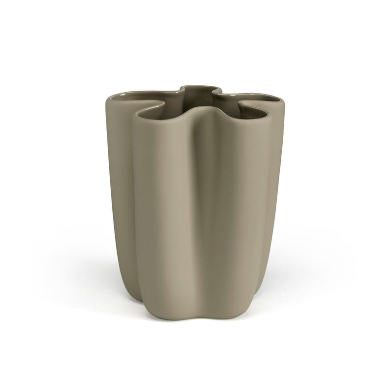 Se Cooee Design Tulipa vase sand 20 cm ❤ Kæmpe udvalg i Cooee Design ❤ Hurtig levering: 1 - 2 Hverdage samt billig fragt - Varenummer: NDN-513639-01 og barcode / Ean: &