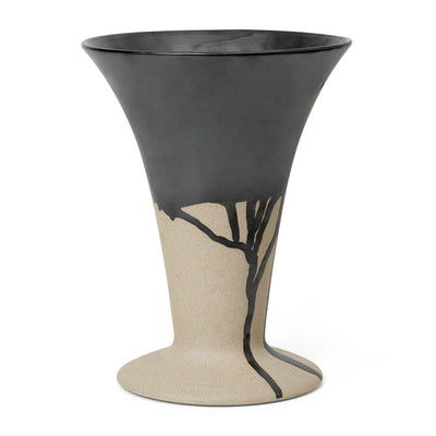 Se ferm LIVING Flores vase 23 cm Sand/Black ❤ Kæmpe udvalg i ferm LIVING ❤ Hurtig levering: 1 - 2 Hverdage samt billig fragt - Varenummer: NDN-514444-01 og barcode / Ean: '5704723284932 på lager - Udsalg på Home & Garden - Decor - Vases Spar op til 51% - Over 1354 design brands på udsalg