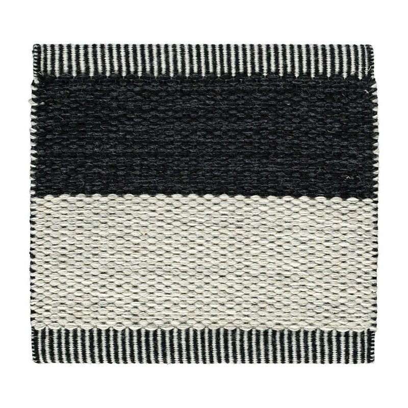 Se Kasthall Wide Stripe Icon tæppe 85x240 cm Midnight black ❤ Kæmpe udvalg i Kasthall ❤ Hurtig levering: 1 - 2 Hverdage samt billig fragt - Varenummer: NDN-514907-01 og barcode / Ean: &