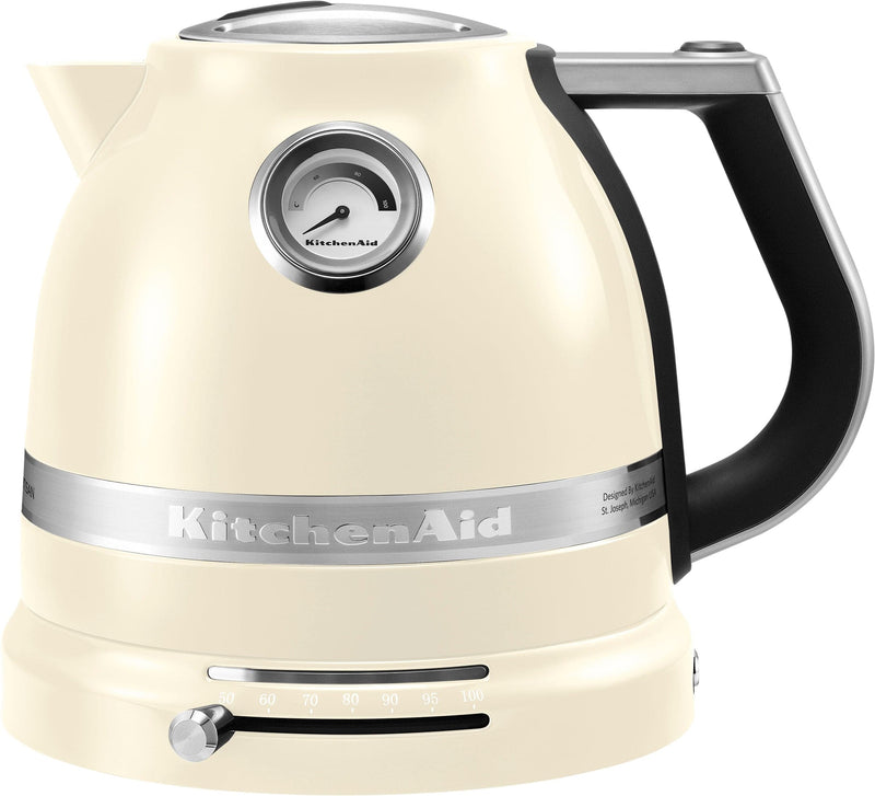 Se KitchenAid Artisan Elkedel Creme 1,5 Liter Str 1,5 l - Elkedler ❤ Stort online udvalg i KitchenAid ❤ Meget billig fragt og hurtig levering: 1 - 2 hverdage - Varenummer: MGS-S00179507 og barcode / Ean: 5413184151058 på lager - Udsalg på Bolig - Køkkenudstyr - Køkkenmaskiner - Elkedler Spar op til 52% - Over 1150 kendte brands på udsalg