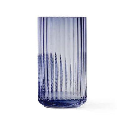 Se Lyngby Porcelæn Lyngby vase midnight blue, 15,5 cm ❤ Kæmpe udvalg i Lyngby Porcelæn ❤ Hurtig levering: 1 - 2 Hverdage samt billig fragt - Varenummer: NDN-541992-01 og barcode / Ean: '5711507222035 på lager - Udsalg på Home & Garden - Decor - Vases Spar op til 63% - Over 1334 design brands på udsalg