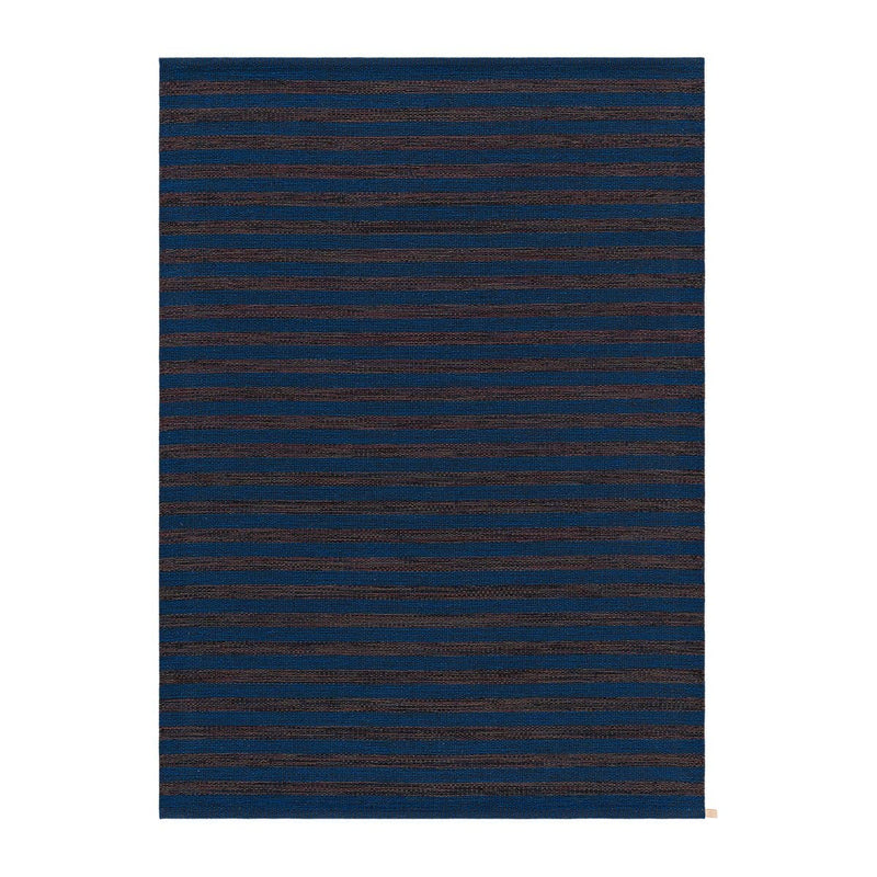 Se Kasthall Narrow Stripe Icon tæppe Indigo dream 240x160 cm ❤ Kæmpe udvalg i Kasthall ❤ Hurtig levering: 1 - 2 Hverdage samt billig fragt - Varenummer: NDN-554394-01 og barcode / Ean: &