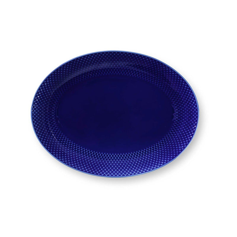 Se Lyngby Porcelæn Rhombe oval serveringsfad 35x26,5 cm Mørkeblå ✔ Kæmpe udvalg i Lyngby Porcelæn ✔ Hurtig levering: 1 - 2 Hverdage samt billig fragt - Varenummer: KTT-568687-01 og barcode / Ean: &