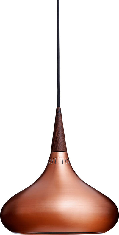 Se Fritz Hansen Orient P1, Copper/rosewood Str ø22,5 cm, h: 24,5 cm - Pendler ❤ Stort online udvalg i Fritz Hansen ❤ Meget billig fragt og hurtig levering: 1 - 2 hverdage - Varenummer: MGS-S00437818 og barcode / Ean: 5702371920646 på lager - Udsalg på Bolig - Lamper - Pendler Spar op til 51% - Over 1334 design brands på udsalg