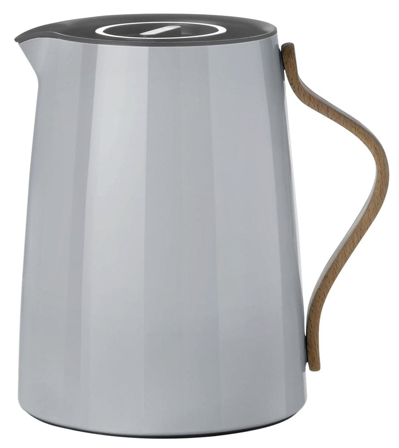 Se Stelton Emma Termokande, te 1 l, Grey Str D: 14 cm H: 18,5 cm - Termokander Stål ❤ Stort online udvalg i Stelton ❤ Meget billig fragt og hurtig levering: 1 - 2 hverdage - Varenummer: MGS-S00228644 og barcode / Ean: 5709846016804 på lager - Udsalg på Bolig - Køkkenudstyr - Kaffe & te - Termokander Spar op til 64% - Over 1334 design brands på udsalg