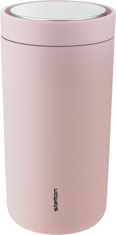 Se Stelton To Go Click Termokop 0,2 l, Soft Rose Str 0.2 - To-go-kopper Stål ❤ Stort online udvalg i Stelton ❤ Meget billig fragt og hurtig levering: 1 - 2 hverdage - Varenummer: MGS-S00551655 og barcode / Ean: 5709846028197 på lager - Udsalg på Bolig - Køkkenudstyr - Kaffe & te - To-go-kopper Spar op til 52% - Over 1334 design mærker på udsalg