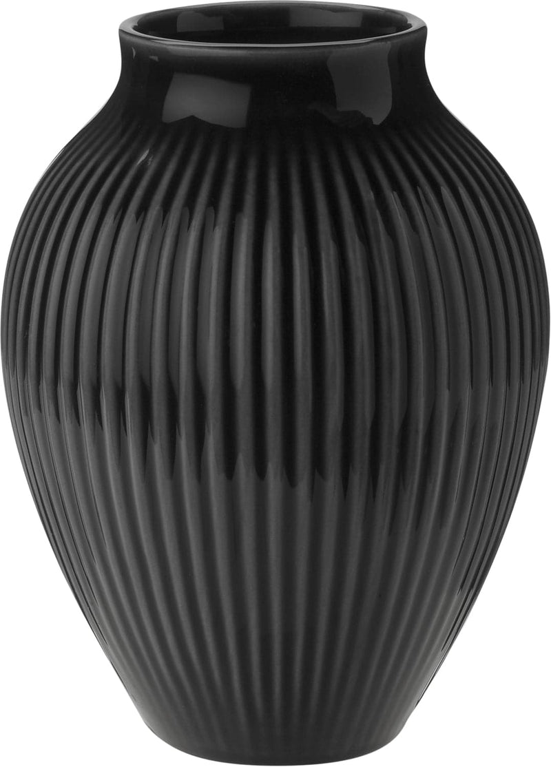 Se Knabstrup Keramik Knabstrup, Vase, Riller Sort, 12,5 cm Str H 12,5 cm - Vaser ❤ Stort online udvalg i Knabstrup Keramik ❤ Meget billig fragt og hurtig levering: 1 - 2 hverdage - Varenummer: MGS-S00581501 og barcode / Ean: 5713959012110 på lager - Udsalg på Bolig - Interiør - Vaser & urtepotteskjulere - Vaser Spar op til 67% - Over 1160 kendte mærker på udsalg