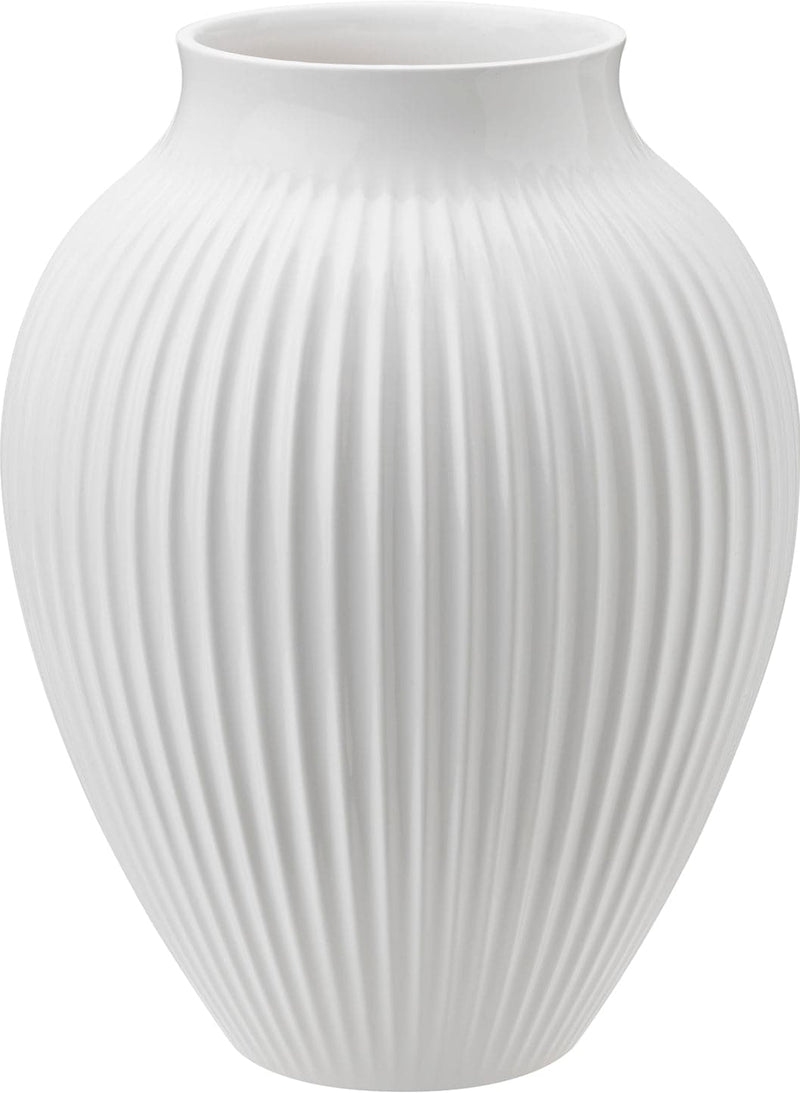 Se Knabstrup Keramik Knabstrup, Vase, Riller Hvid, 20 cm Str H 20 cm - Vaser ❤ Stort online udvalg i Knabstrup Keramik ❤ Meget billig fragt og hurtig levering: 1 - 2 hverdage - Varenummer: MGS-S00531821 og barcode / Ean: 5713959012356 på lager - Udsalg på Bolig - Interiør - Vaser & urtepotteskjulere - Vaser Spar op til 58% - Over 1160 kendte mærker på udsalg