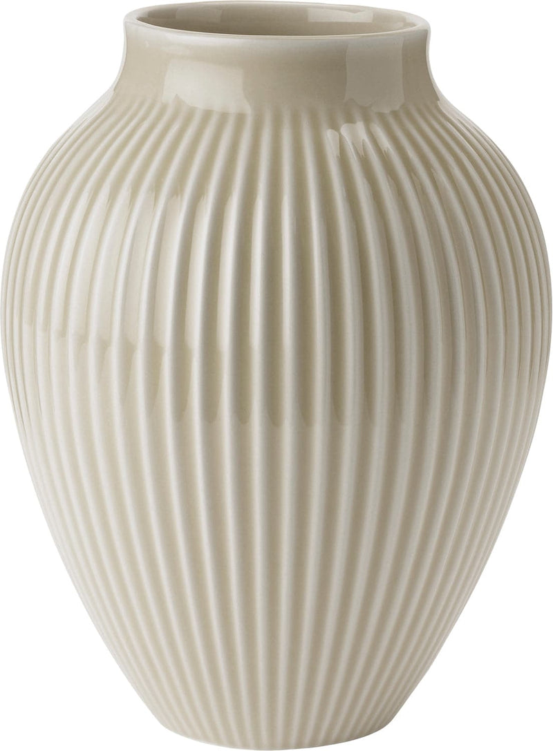 Se Knabstrup Keramik Knabstrup Vase H 20 cm Ripple Sand - Vaser ❤ Stort online udvalg i Knabstrup Keramik ❤ Meget billig fragt og hurtig levering: 1 - 2 hverdage - Varenummer: MGS-S13030814 og barcode / Ean: 5713959020115 på lager - Udsalg på Bolig - Interiør - Vaser & urtepotteskjulere - Vaser Spar op til 52% - Over 1160 kendte mærker på udsalg