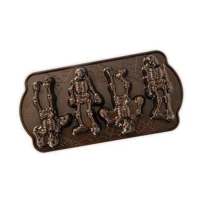 Se Nordic Ware Nordic Ware Spooky Skeleton bageform Bronze ✔ Kæmpe udvalg i Nordic Ware ✔ Hurtig levering: 1 - 2 Hverdage samt billig fragt - Varenummer: KTT-585741-01 og barcode / Ean: '011172935489 på lager - Udsalg på Køkken & madlavning - Bageredskaber - Kageforme & kageudstikkere Spar op til 59% - Over 1334 design mærker på udsalg