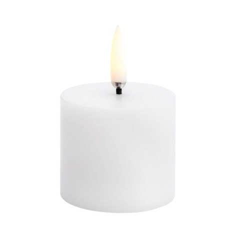 Se Uyuni Lighting Uyuni LED Bloklys hvid Ø5 cm 4,5 cm ✔ Kæmpe udvalg i Uyuni Lighting ✔ Hurtig levering: 1 - 2 Hverdage samt billig fragt - Varenummer: KTT-590237-01 og barcode / Ean: &