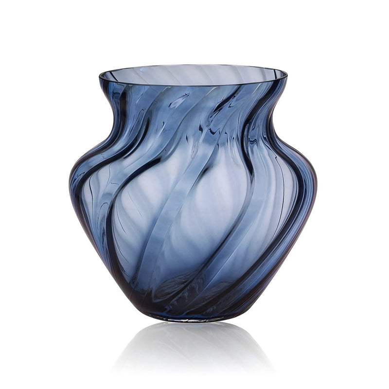 Se Anna Von Lipa Dahlia vase Blue smoke ✔ Kæmpe udvalg i Anna Von Lipa ✔ Hurtig levering: 1 - 2 Hverdage samt billig fragt - Varenummer: KTT-598834-01 og barcode / Ean: &