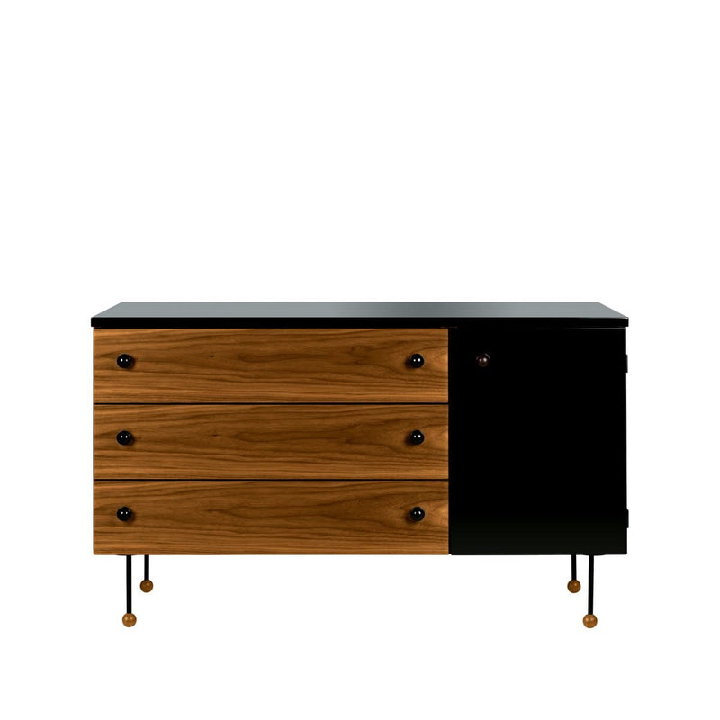 Se GUBI 62 Dresser kommode american walnut, 3 skuffer ❤ Kæmpe udvalg i GUBI ❤ Hurtig levering: 1 - 2 Hverdage samt billig fragt - Varenummer: NDN-564892-01 og barcode / Ean: &