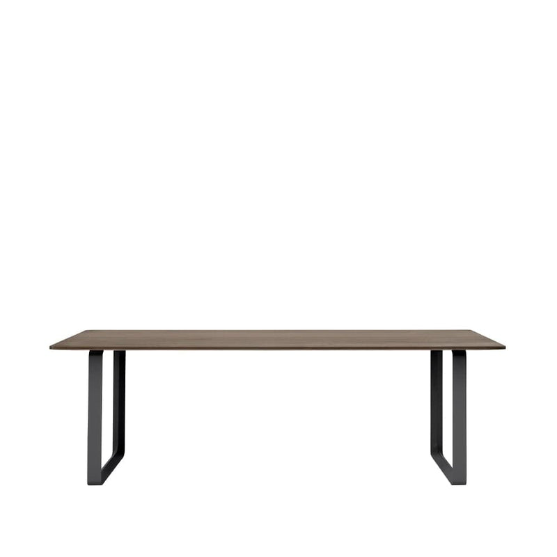 Se Muuto 70/70 spisebord 225x90 cm Solid Smoked Oak/Black ❤ Kæmpe udvalg i Muuto ❤ Hurtig levering: 1 - 2 Hverdage samt billig fragt - Varenummer: NDN-545594-01 og barcode / Ean: &